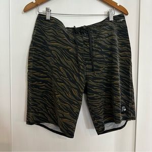 Quiksilver Men’s Boardshorts Size 32